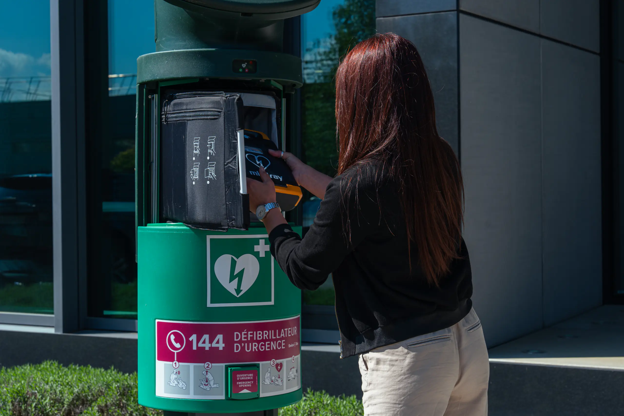 Installation et mise en place d'un défibrillateur AED